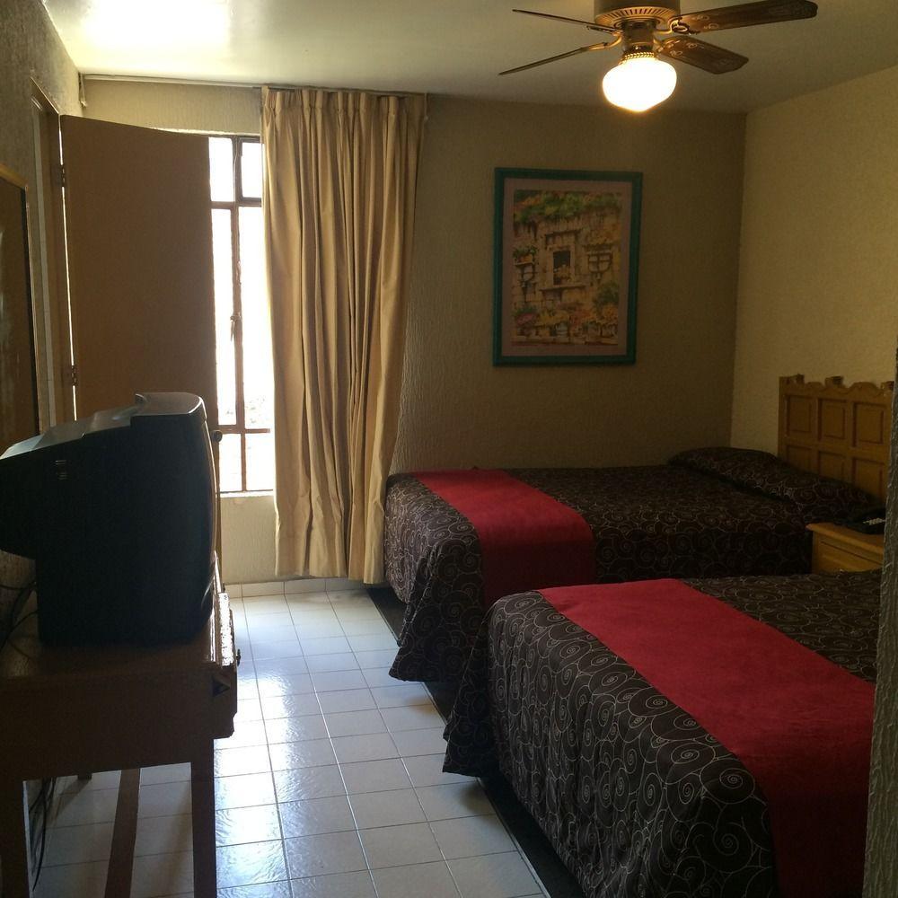 Hotel Colon Express 과달라하라 외부 사진